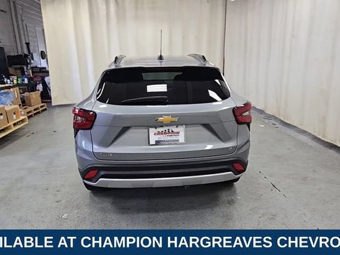 Used 2024 Chevrolet Trax LT w/ Driver Confidence Package FWD image 9