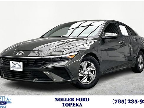 Used 2024 Hyundai Elantra SE image 1