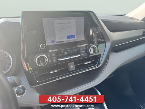 Used 2023 Toyota Highlander LE FWD image 22