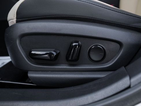 Used 2020 Lexus ES 300h w/ Premium Package image 16