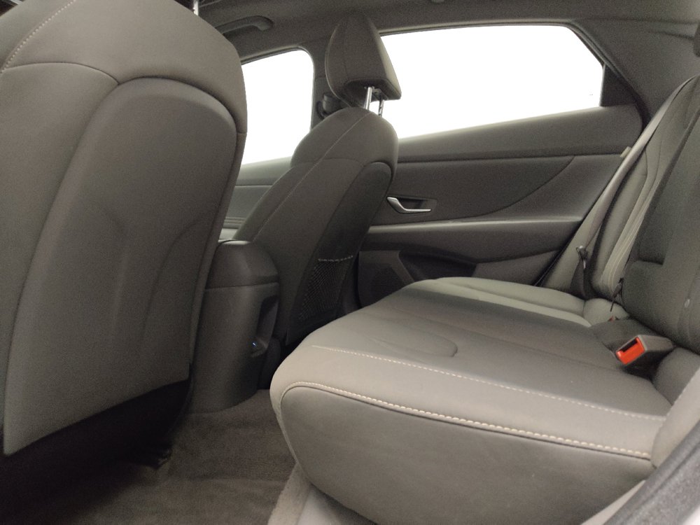 Used 2025 Hyundai Elantra SEL FWD image 18