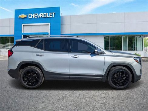 Used 2019 GMC Terrain SLT w/ Preferred Package image 2