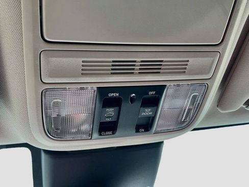 Used 2025 Honda Odyssey EX-L image 21