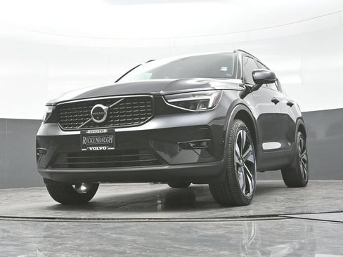 Used 2024 Volvo XC40 B5 Plus w/ Protection Package Premier AWD/4WD image 25
