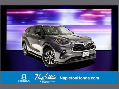 Used 2021 Toyota Highlander XLE image 1