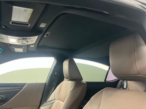 Used 2022 Lexus ES 300h FWD image 9