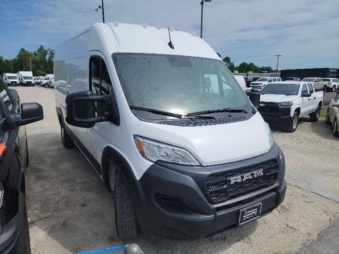 Used 2023 RAM ProMaster 2500 FWD image 2