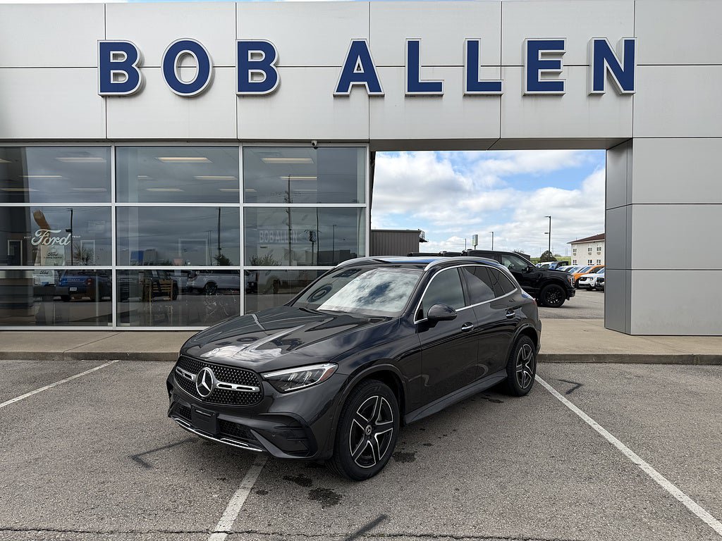 Used 2024 Mercedes-Benz GLC 300 4MATIC image 1