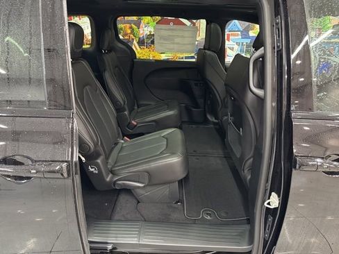 New 2026 Chrysler Pacifica Select w/ S Appearance Package image 45