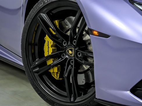 Used 2021 Lamborghini Huracan EVO RWD image 3