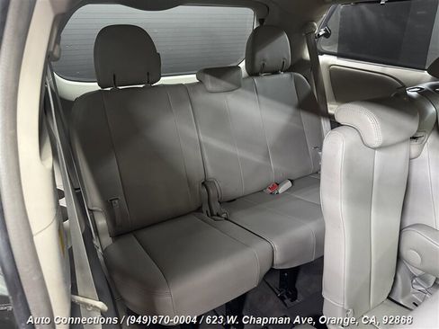 Used 2013 Toyota Sienna XLE image 10
