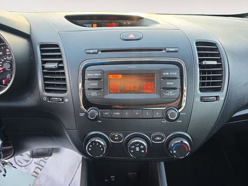 Used 2017 Kia Forte LX image 10