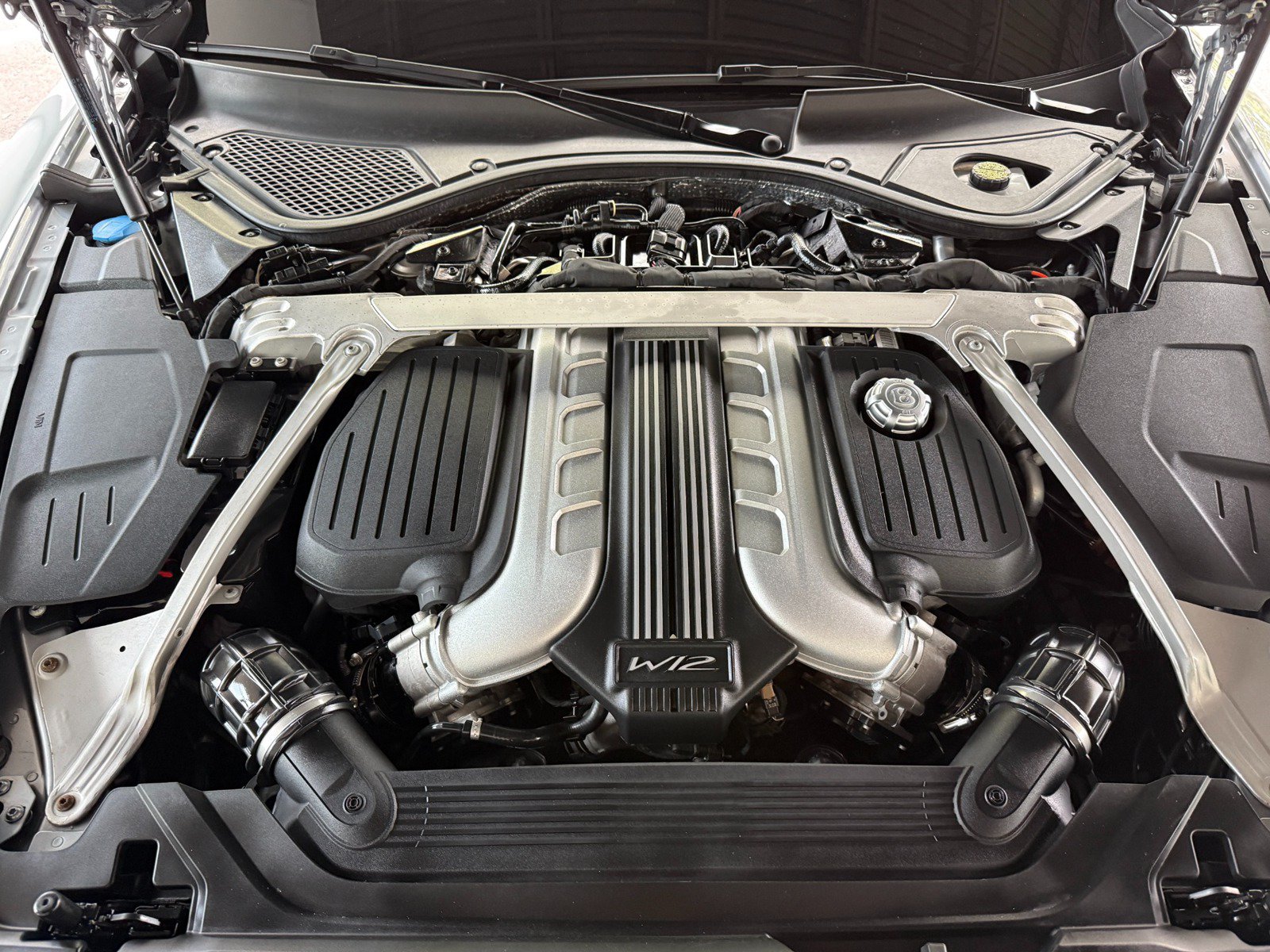 Used 2020 Bentley Flying Spur W12 AWD/4WD image 43