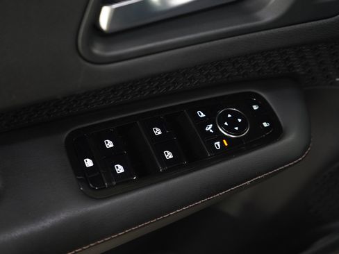 Used 2025 Nissan Ariya FWD image 19