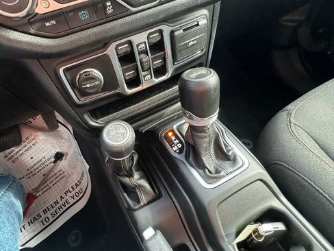 Used 2024 Jeep Wrangler Unlimited w/ Convenience Group image 17