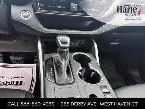 Used 2024 Toyota Highlander XLE AWD/4WD image 13