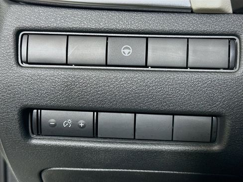 Used 2023 Nissan Rogue SV image 17