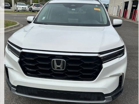 Used 2023 Honda Pilot Touring image 13