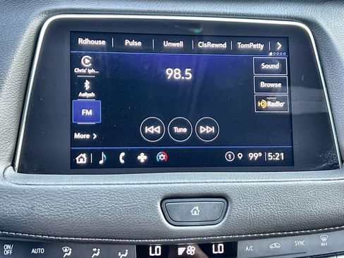 Used 2023 Cadillac XT4 Luxury w/ Cold Weather Package AWD/4WD image 16