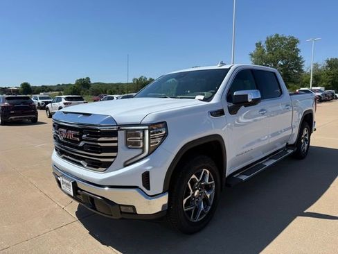 Used 2026 GMC Sierra 1500 SLT w/ SLT Premium Package AWD/4WD image 8