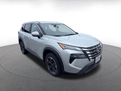 Used 2025 Nissan Rogue SV image 5