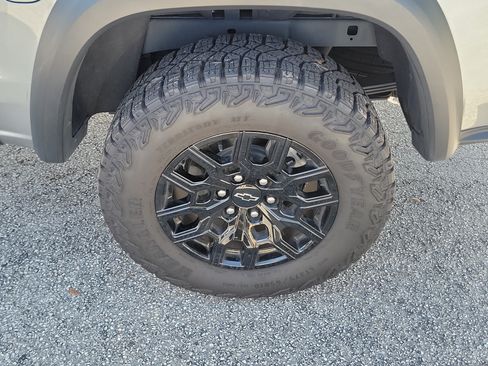 Used 2024 Chevrolet Colorado Trail Boss w/ Technology Package AWD/4WD image 35