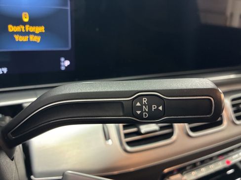 Used 2025 Mercedes-Benz GLE 450 4MATIC w/ AMG Line Exterior image 18
