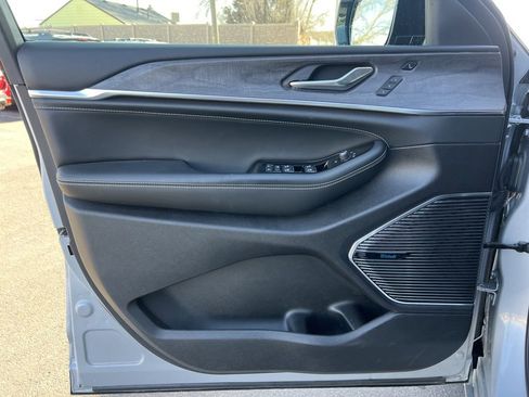 New 2024 Jeep Grand Cherokee Overland w/ Luxury Tech Group IV image 9