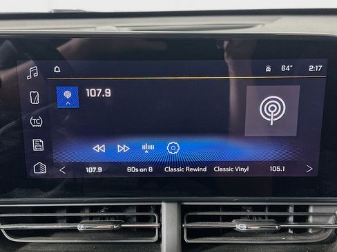 Used 2025 Chevrolet Trax LT w/ LT Convenience Package image 19