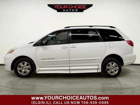 Used 2010 Toyota Sienna LE FWD image 3