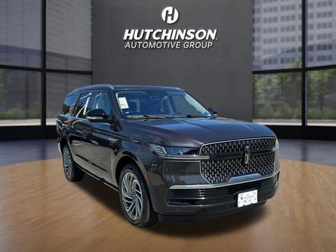 Used 2025 Lincoln Navigator Reserve image 1