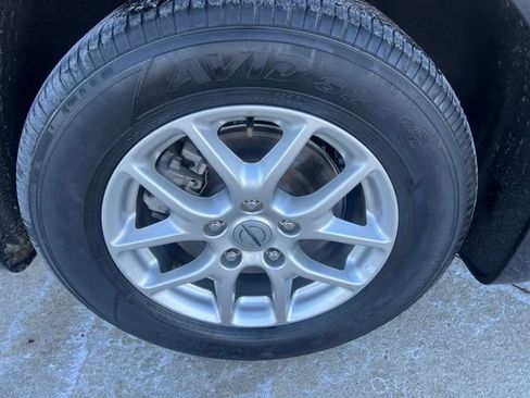 Used 2024 Chrysler Pacifica Touring-L image 11