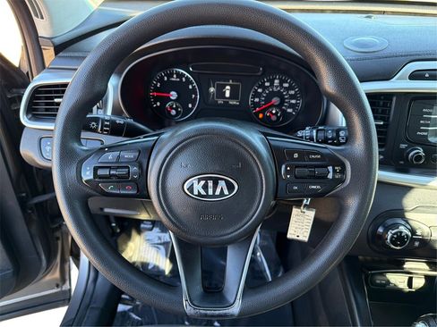 Used 2018 Kia Sorento L image 17