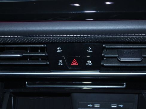 Used 2025 Volkswagen Atlas Cross Sport SEL R-Line AWD/4WD image 29