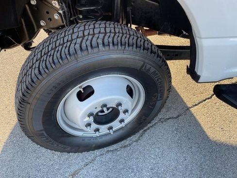 New 2025 Ford F350 XL w/ XL Chrome Package image 18