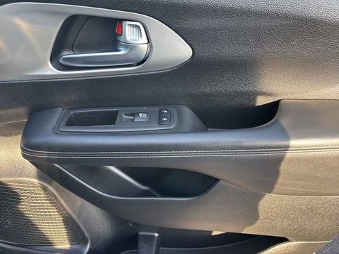 Used 2023 Chrysler Pacifica Limited w/ Uconnect Theater Family Group image 41