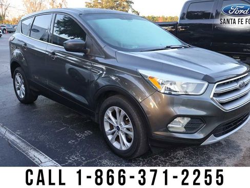 Used 2017 Ford Escape SE image 4