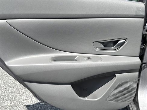 New 2025 Hyundai Elantra SEL image 13