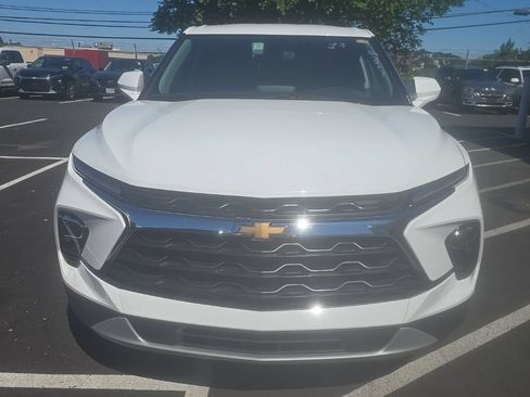 Used 2025 Chevrolet Blazer LT AWD/4WD image 2