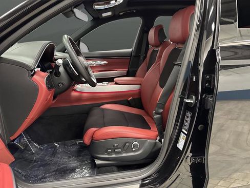 Used 2025 Genesis GV70 2.5T w/ Sport Prestige Package image 4