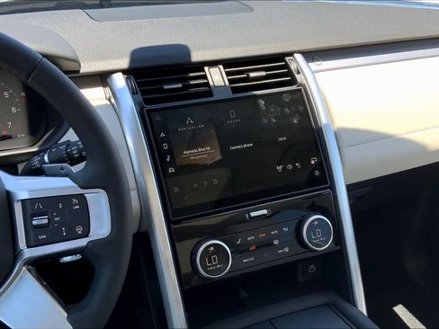 Used 2025 Land Rover Discovery Dynamic SE AWD/4WD image 6