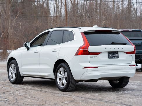 Used 2022 Volvo XC60 B5 Momentum image 7