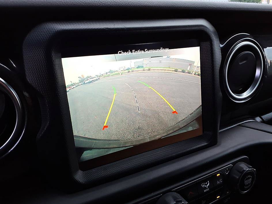 Used 2021 Jeep Wrangler Unlimited Sahara AWD/4WD image 26