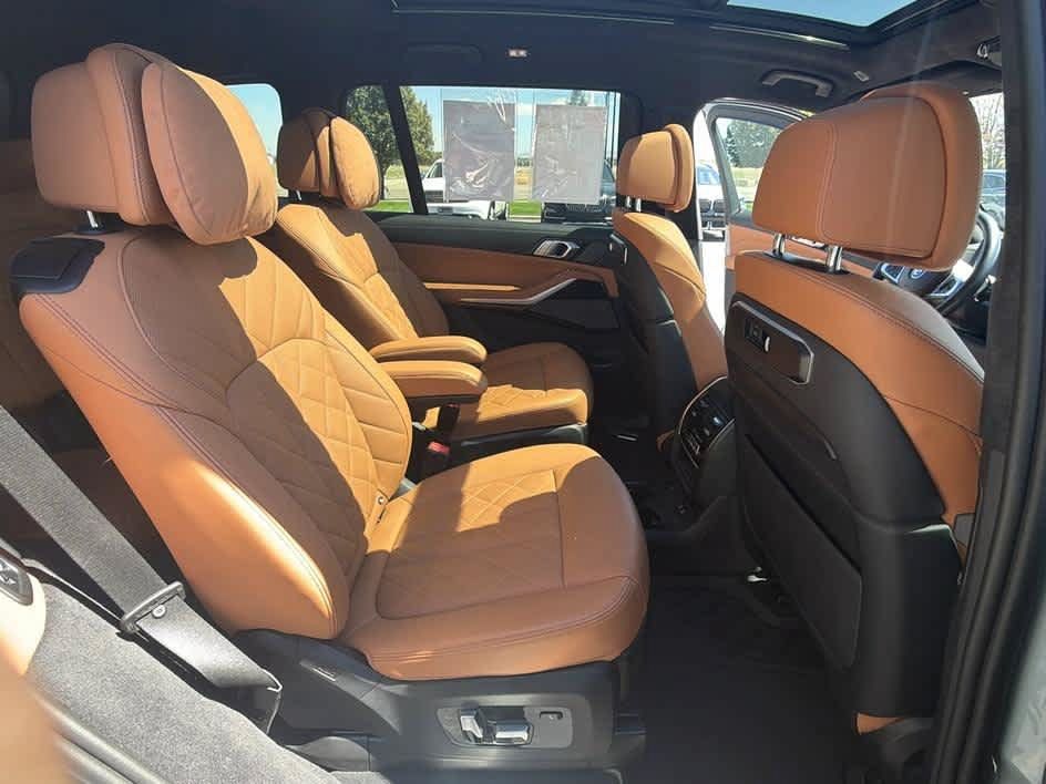 Used 2024 BMW X7 xDrive40i w/ M Sport Package AWD/4WD image 21