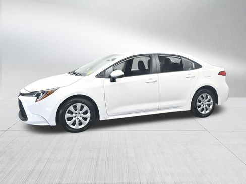 Used 2024 Toyota Corolla LE image 2