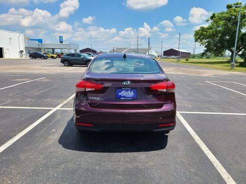 Used 2017 Kia Forte LX FWD image 6