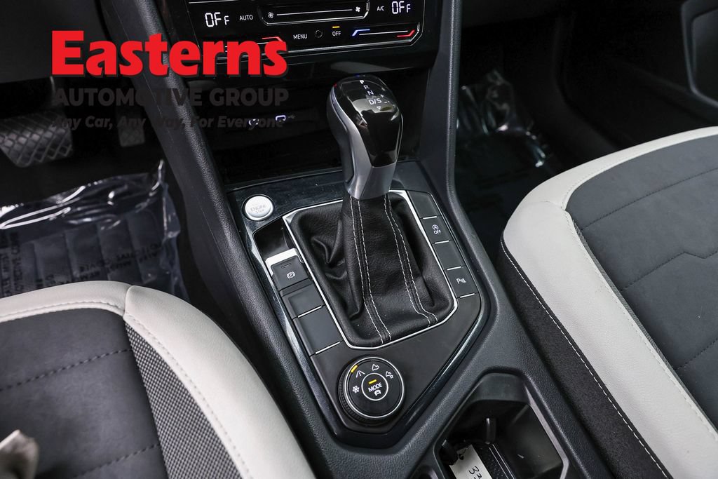 Used 2025 Volkswagen Taos SE AWD/4WD image 15