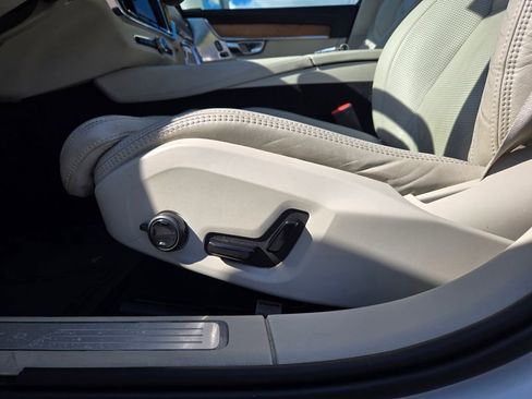 Used 2018 Volvo S90 T8 Inscription w/ Convenience Package image 24