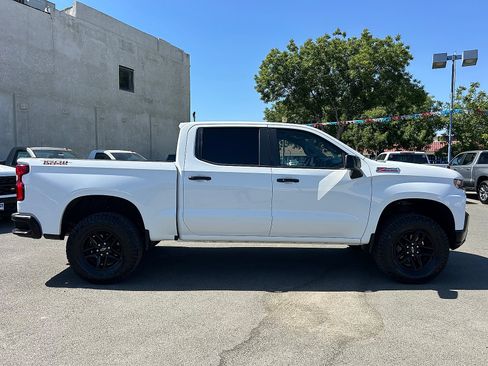 Used 2020 Chevrolet Silverado 1500 LT Trail Boss AWD/4WD image 2