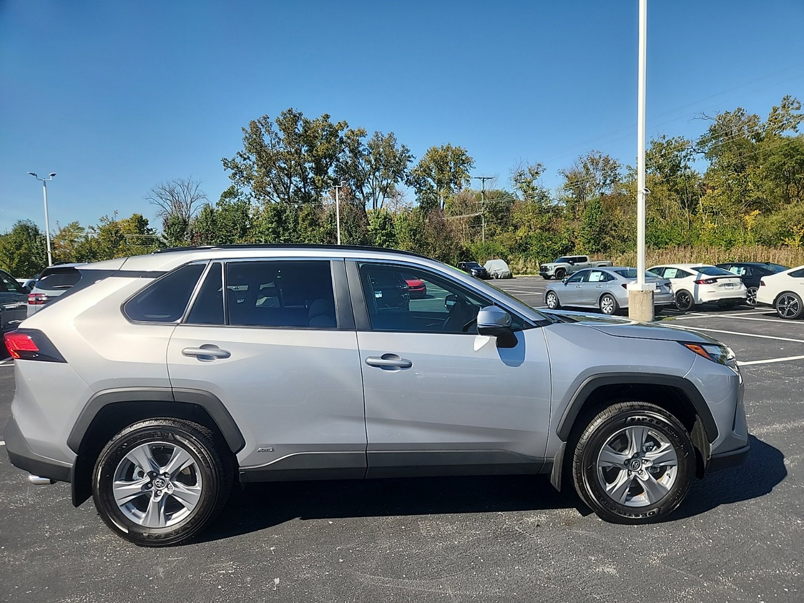 Used 2025 Toyota RAV4 XLE w/ Convenience Package AWD/4WD image 7